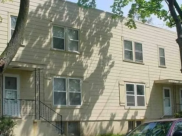 520 Douglas Ave, Waukegan, IL 60085