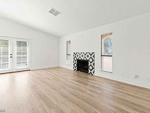2nd image of 1307 Capri Dr APT A