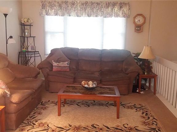 4th image of 9174 Meadowview Ct