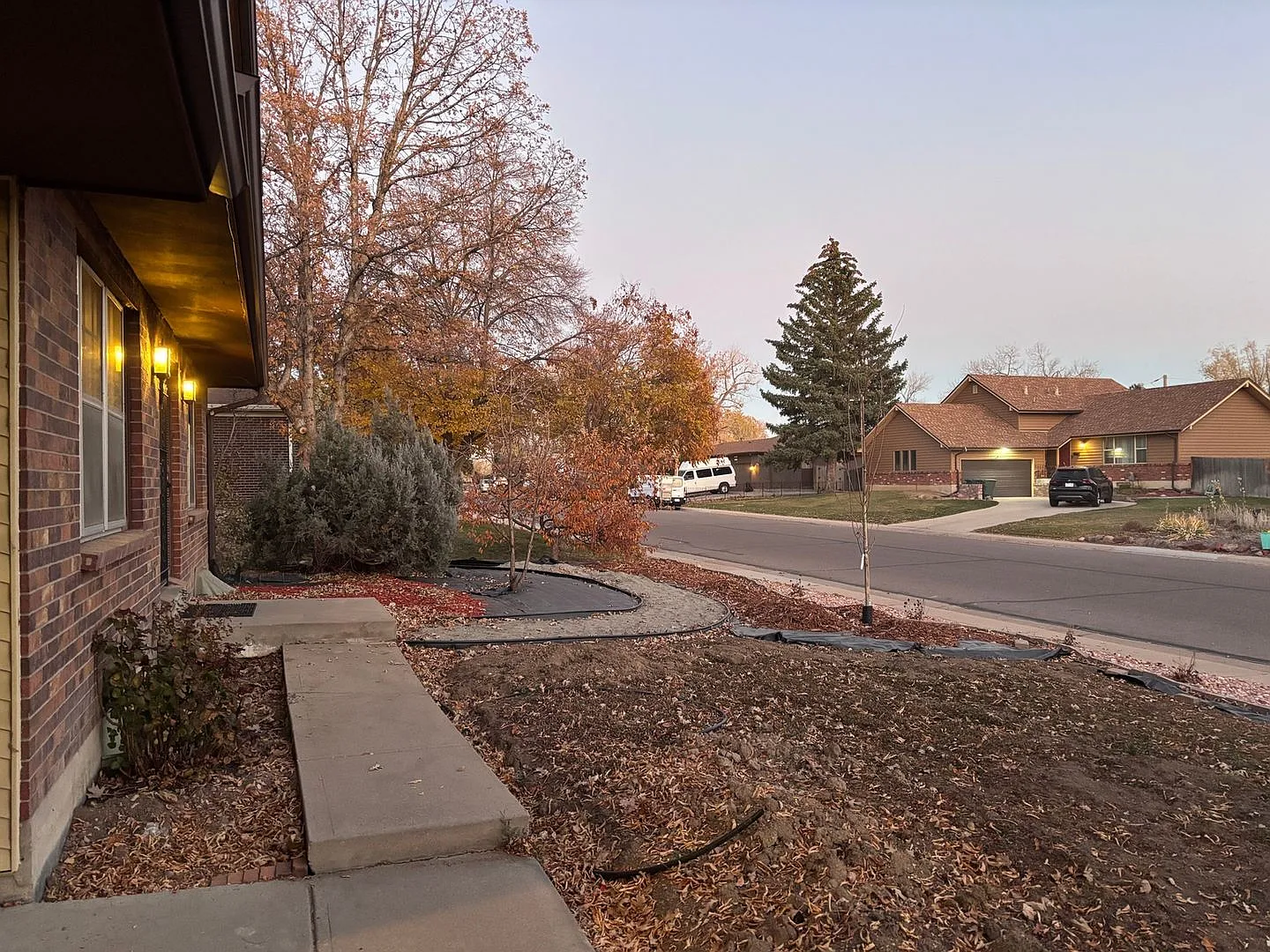HUGE 4B/3b house on .4 acre lot. 3300sqft with oversize 2 car garage. — Photo 2