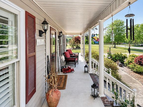 3rd image of 108 Garrison Dr