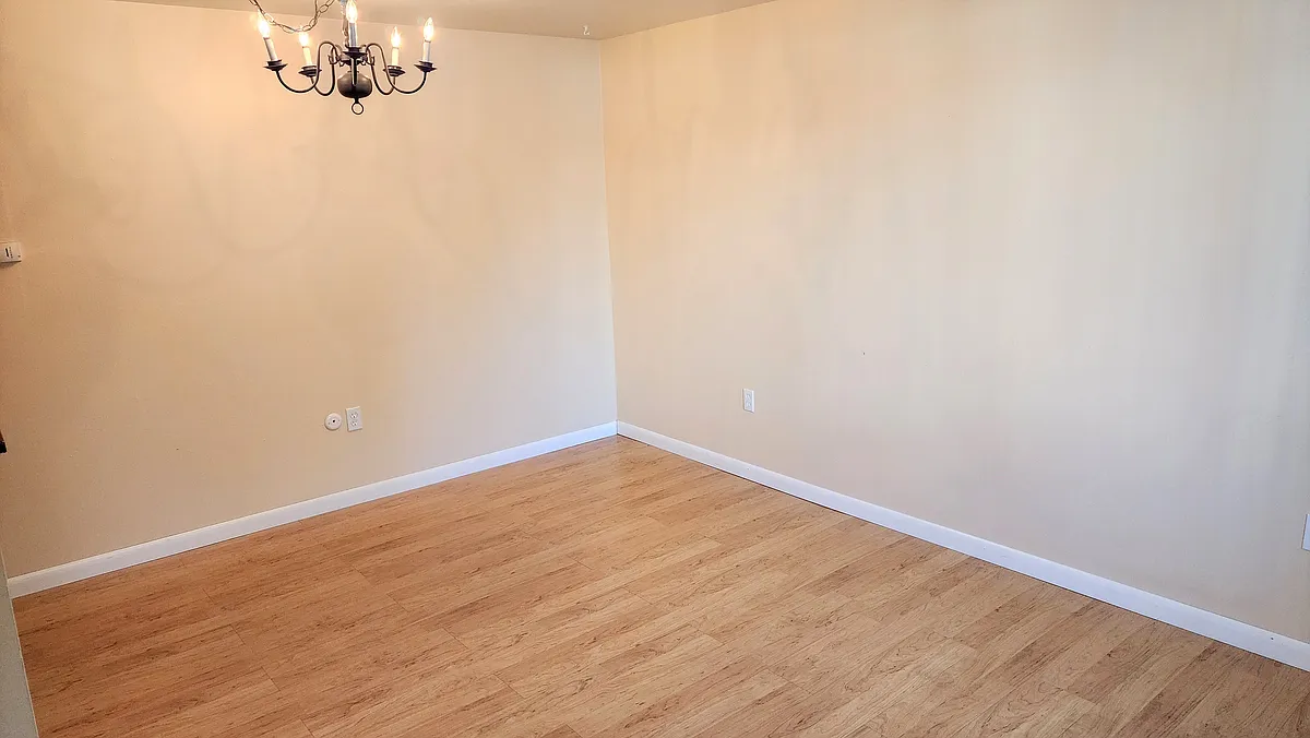 Building Photo - 918 S Logan St #103