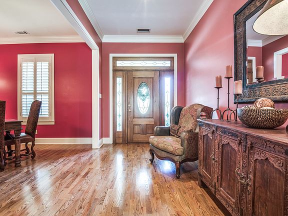 5th image of 102 Dobecka Dr