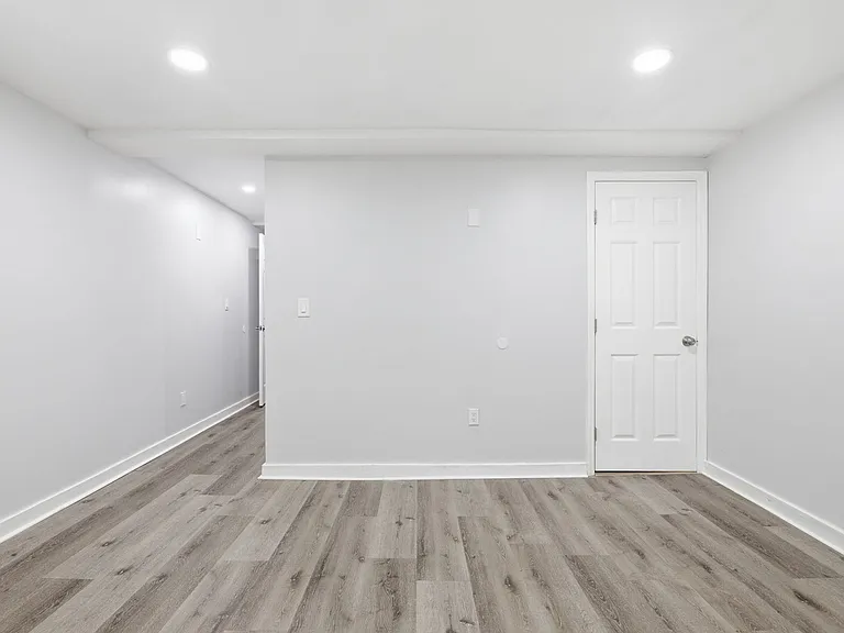 2336 Clifton Ave — Photo 19