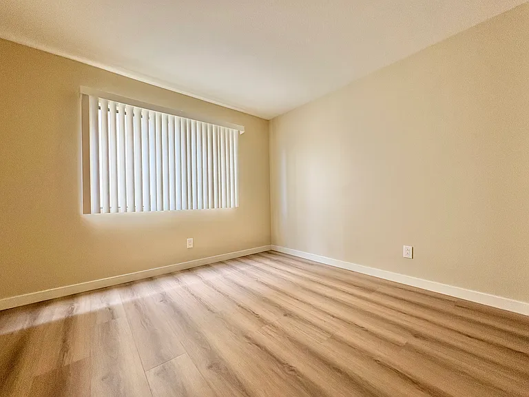 14540 Burbank Blvd #5 — Photo 9