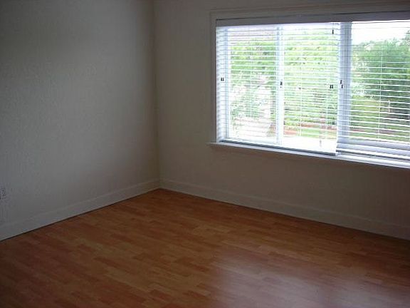 5th image of 11178 NW 73rd Ter