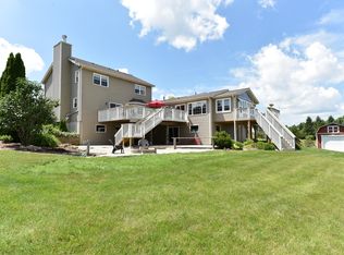 N92W27768 Hickory Rd, Hartland, WI 53029