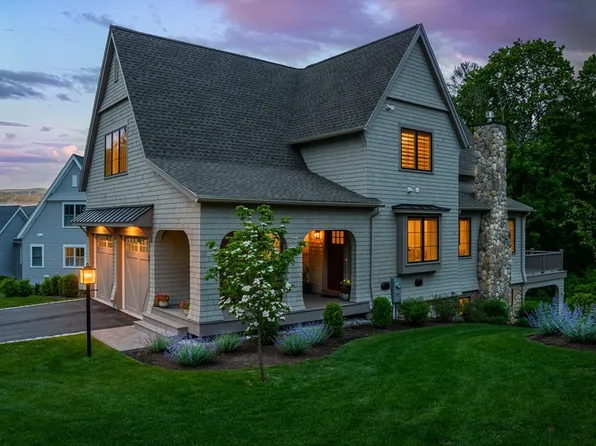 67 Wolcott Woods Ln #67, Milton, MA 02186