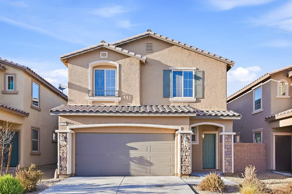 3 bed, 2.5 bath, 1690 sqft, $2,005 — Photo 1