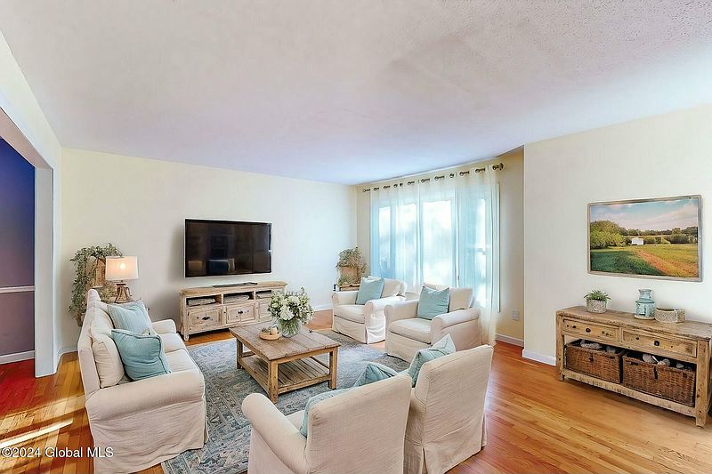 2nd image of 10 Robinwood Drive