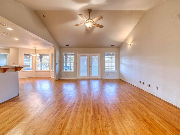 4th image of 16695 Robin Hood Ln