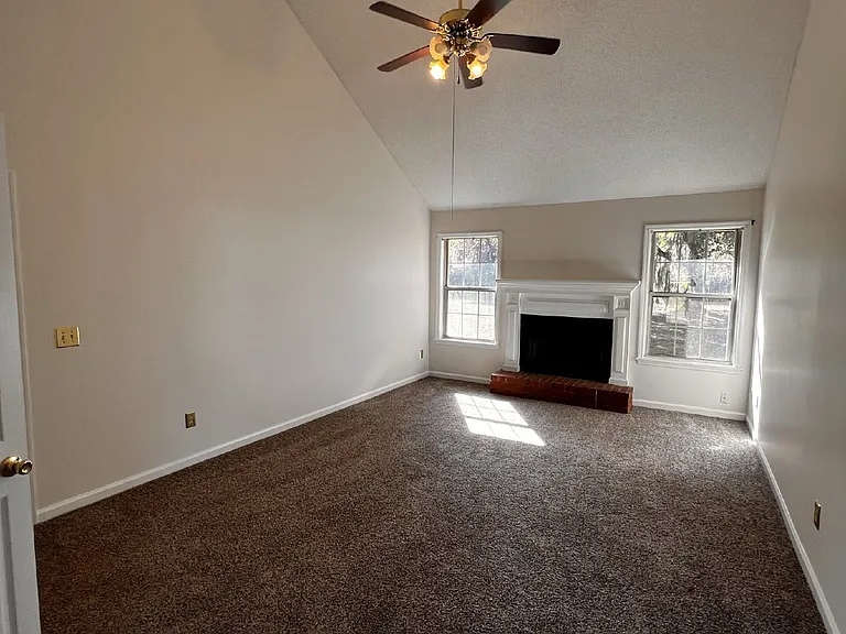 160 Waters Ave — Photo 2