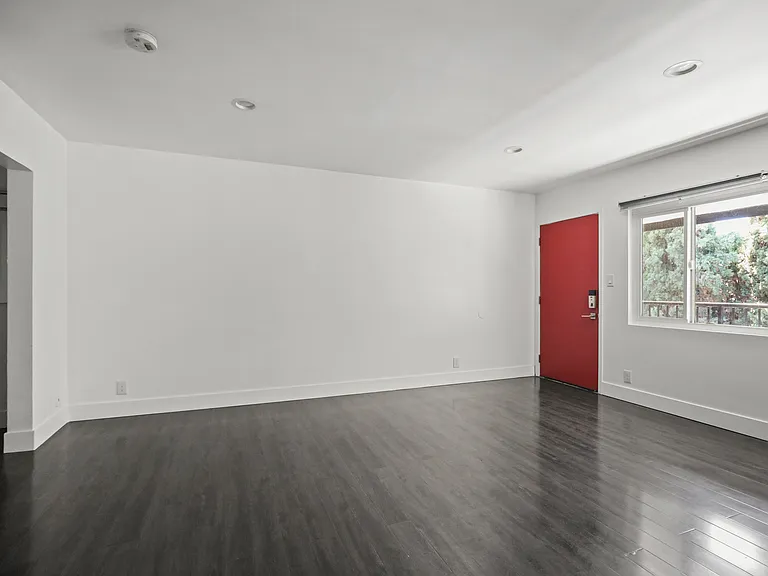 1321 W 36th Pl #C — Photo 7