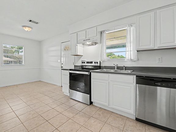 3rd image of 442 Woody Cir