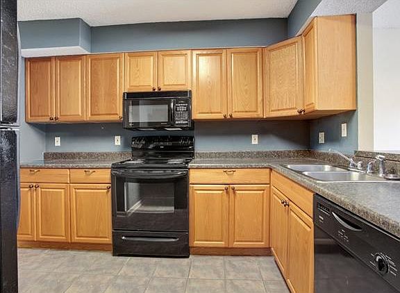 5th image of 1004 Saint Julien Dr