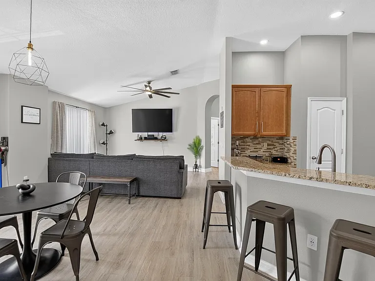 6746 Breezy Palm Dr — Photo 5