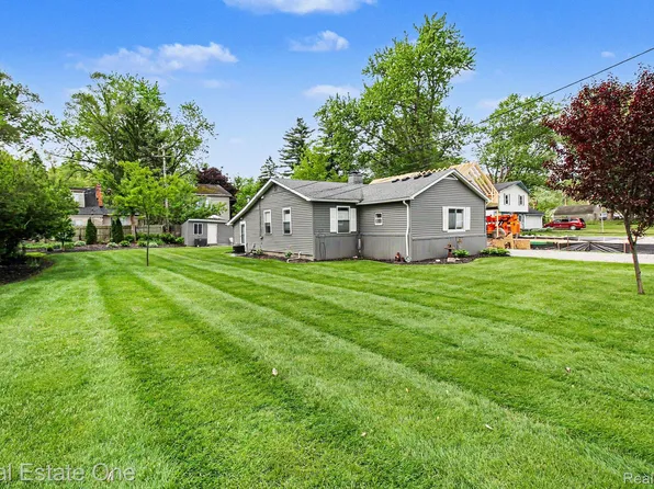 2200 Davista Dr, Highland, MI 48356