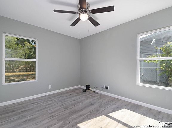5th image of 7527 Westlyn Dr