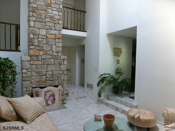 2nd image of 23 N Quail Hill Blvd