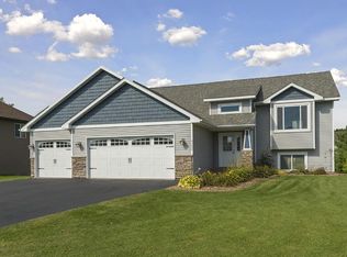 6106 Goodview Trail Cir N, Hugo, MN 55038