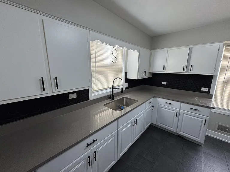 16439 Cottage Grove Ave — Photo 9