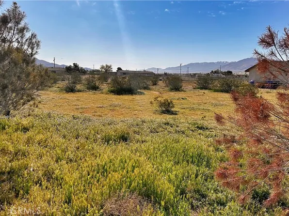 1 Central Rd #85, Apple Valley, CA 92307