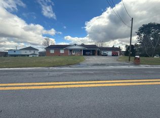 125 Dearing Dr, Mount Hope, WV 25880