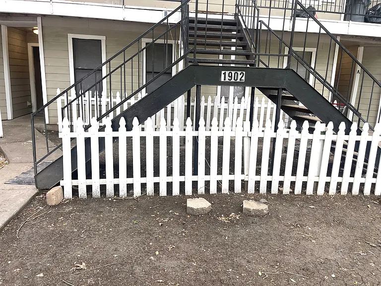 1902 W Loop #A — Photo 25