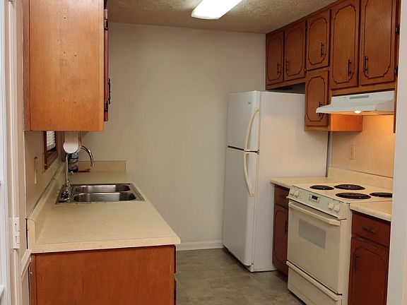 3rd image of 107 Stillwater Rd