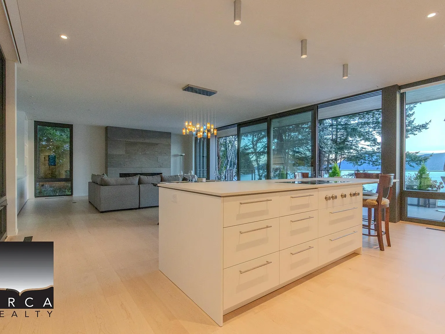 4 bed, 5679 sqft, $25,000 — Photo 3
