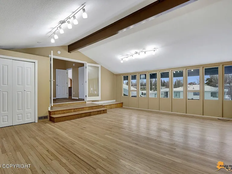2905 Turnagain St — Photo 32