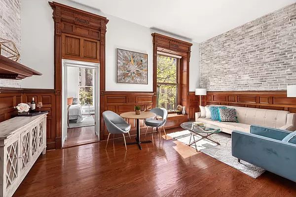1st image of 118 W 81st St APT 1R