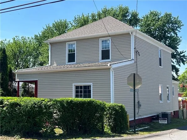30 1st St, Leetsdale, PA 15056