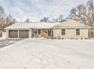 8000 Beverly Dr, Prairie Village, KS 66208
