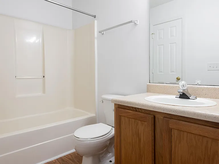 Crown Point at Kingsport Drive — Photo 24