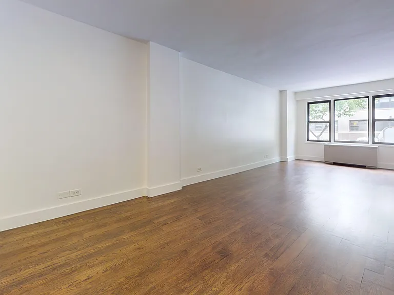 220 E 63rd St #1H — Photo 5