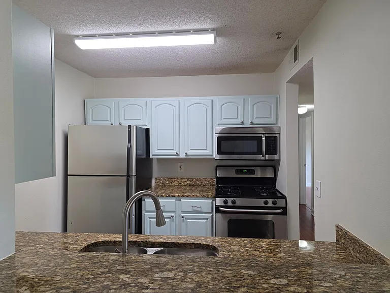 2031 Dixie Belle Dr #I — Photo 9