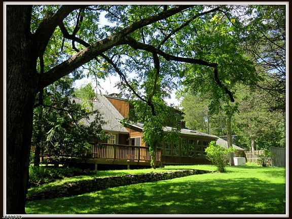 3rd image of 902 Cedar Dr