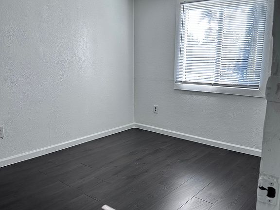 5th image of 23510 W Ellis Ave