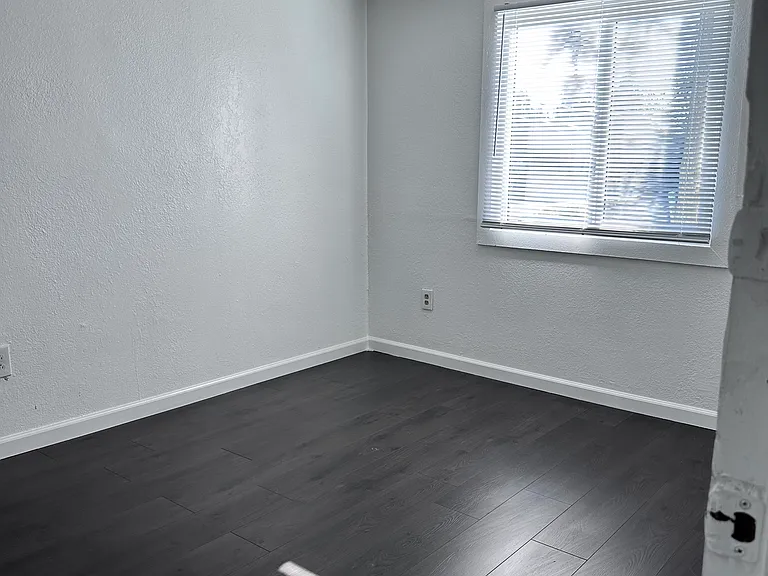 23510 W Ellis Ave — Photo 5