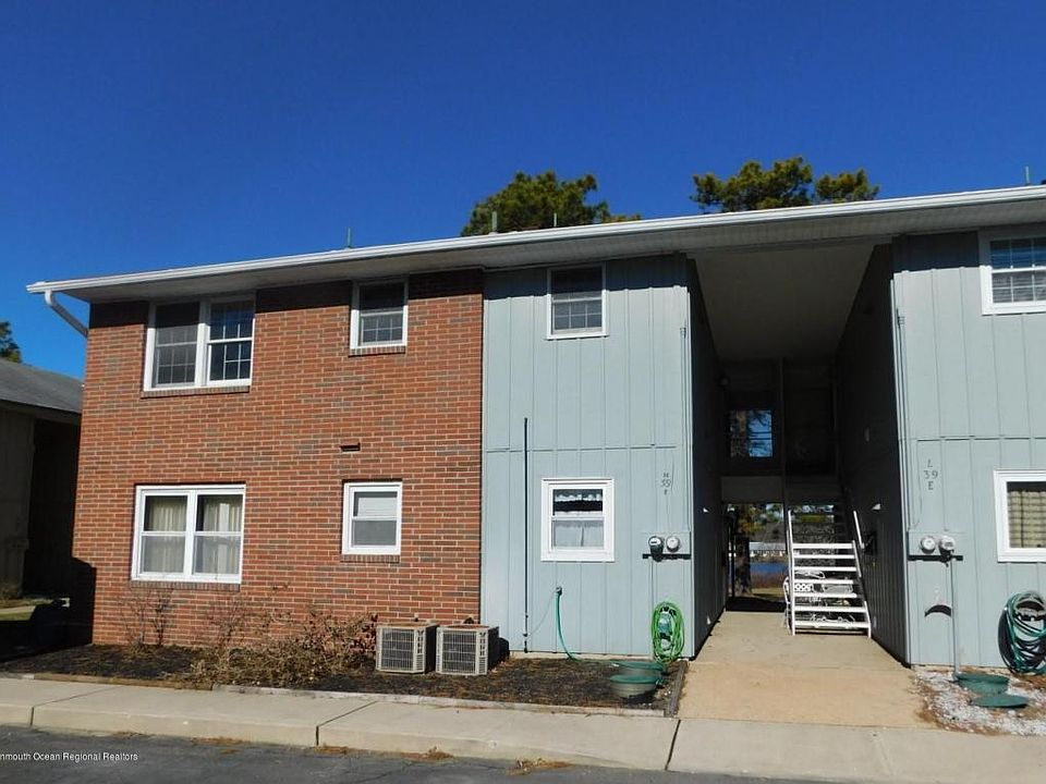 1st image of 39M Cambridge Ct #200M