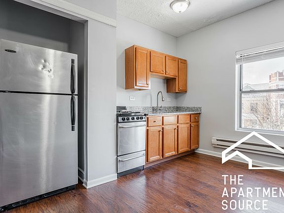 3rd image of 4555 N Malden St APT 303