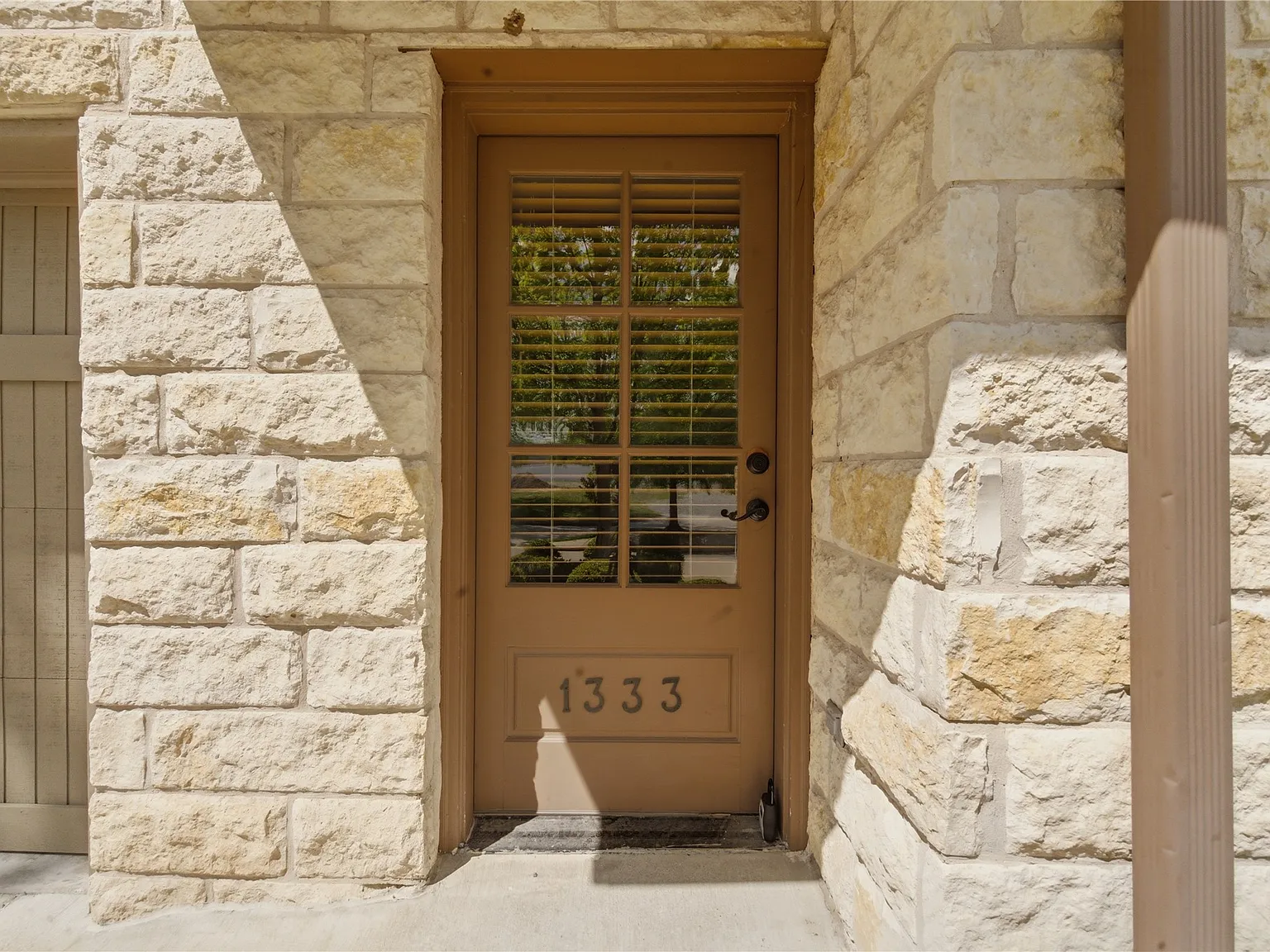 3 bed, 3.5 bath, 2630 sqft, $2,495 — Photo 3