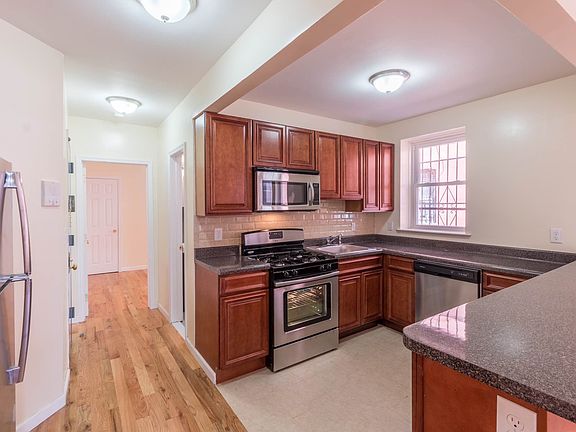 5th image of 2214 Strauss St #1
