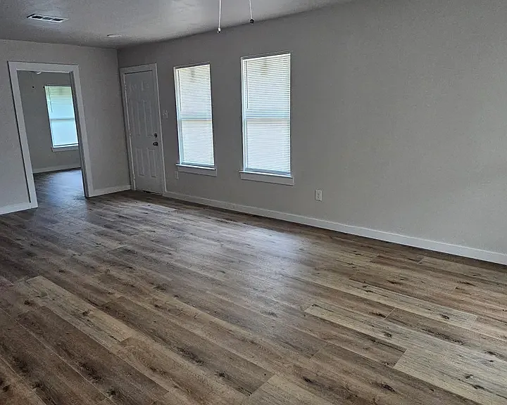 2901 Silkwood St — Photo 3