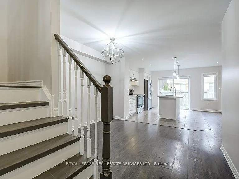 329 Gooding Cres — Photo 7