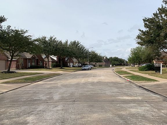 4th image of 2422 Blue Water Bay Dr