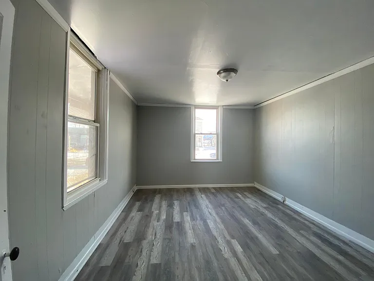 1735 Edison Ave — Photo 6