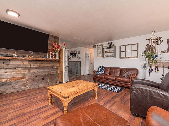 5th image of 900 SE Willowdale Dr
