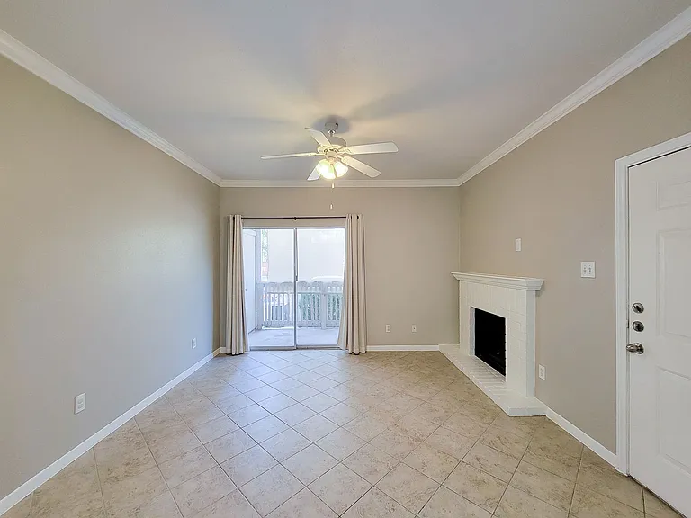 4041 Drake St #116 — Photo 12